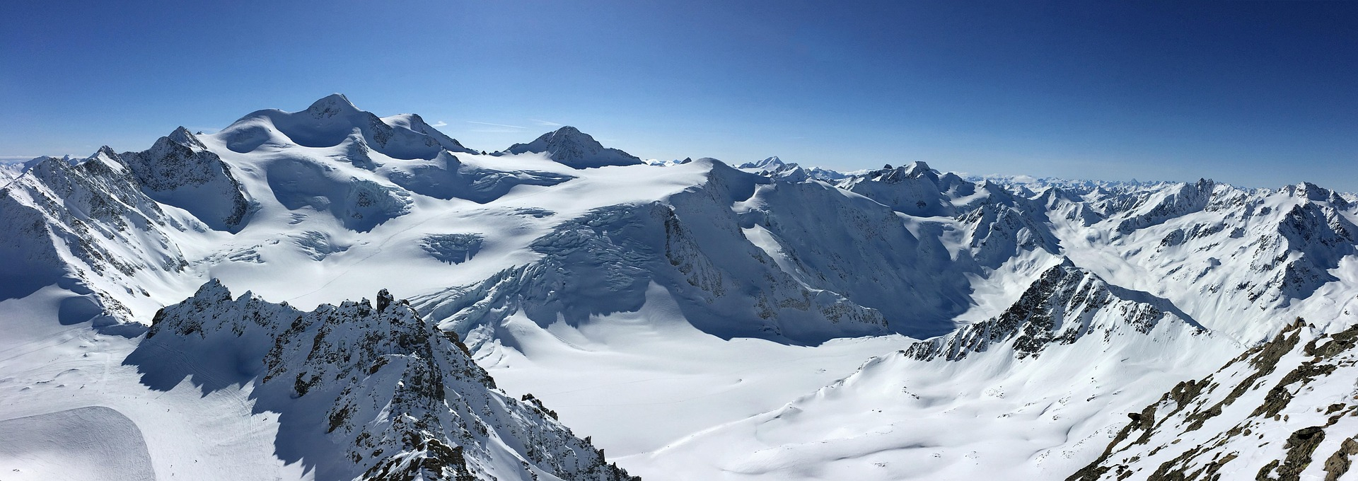 Snow Peaks Banner